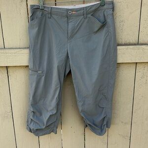 Orvis Cropped Cargo Mid Rise Outdoor Hiking Shorts Size 8 Camping Sporty